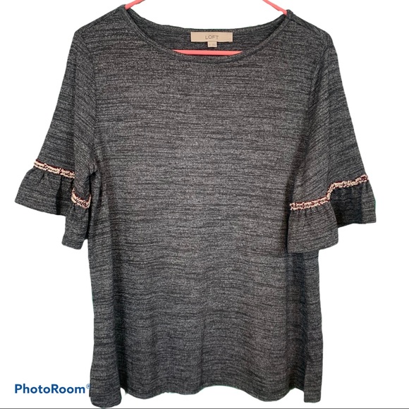 LOFT Tops - 🥑5/$25 LOFT grey Ruffle sleeve Top sz M